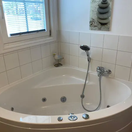 Mit Wasserterrasse - Mit Sauna Und Kamin - Inklusive Nebenkosten *